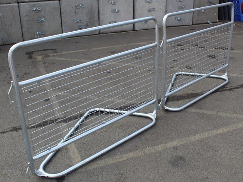 Buy 50 x Police Crowd Barrier / Met Barrier Metal Barrier at wholesale prices