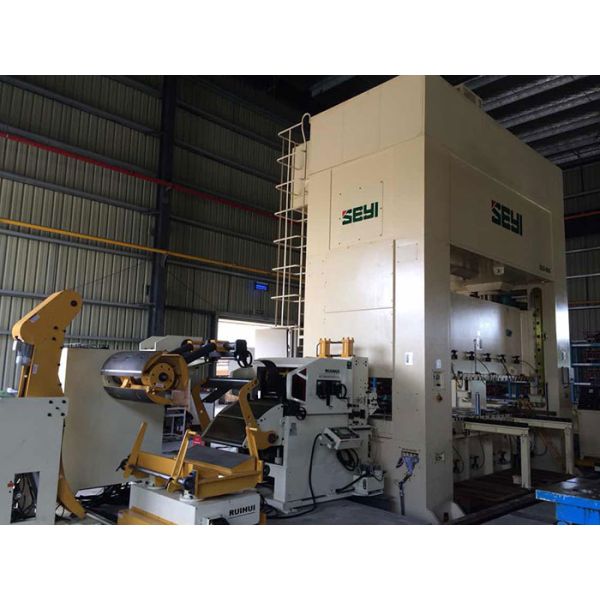 Manual Unwinding Decoiler And Straightener Machine Aluminum Stamping And Leveling