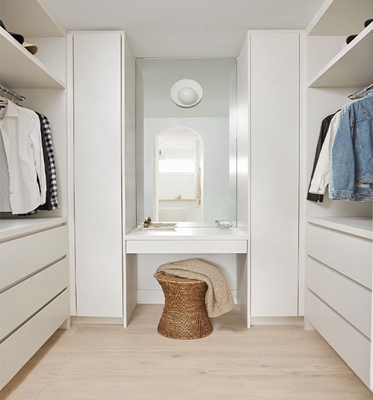 Custom White Aluminium Framed Glass Panel Solid Wood Walk-in Wardrobe White Lacquered Wooden Framed Wardrobe