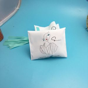 Wear Resistant White Velvet Pouch , Customized Locked Fabric Jewelry Pouch