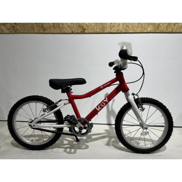 Smooth and Light 14.3kg Childrens Bike with Non slip Pedals and Double Wall Alloy Rim