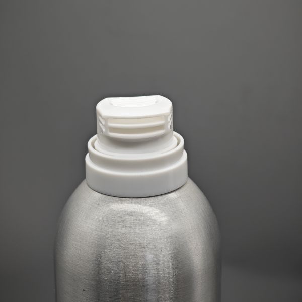 Shaving foam valve for professional barbers with precise foam control and anti