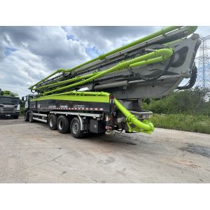 Ergonomic Cabin Used 2021 Zoomlion Concrete Pump Truck Mounted Sinotruk Sitrak