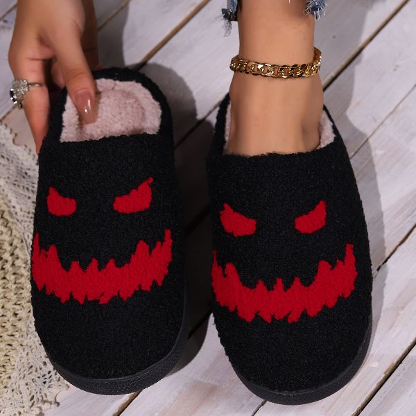 OEM Design Women's Indoor Slippers Holiday Halloween Pumpkin Slippers For Gifting