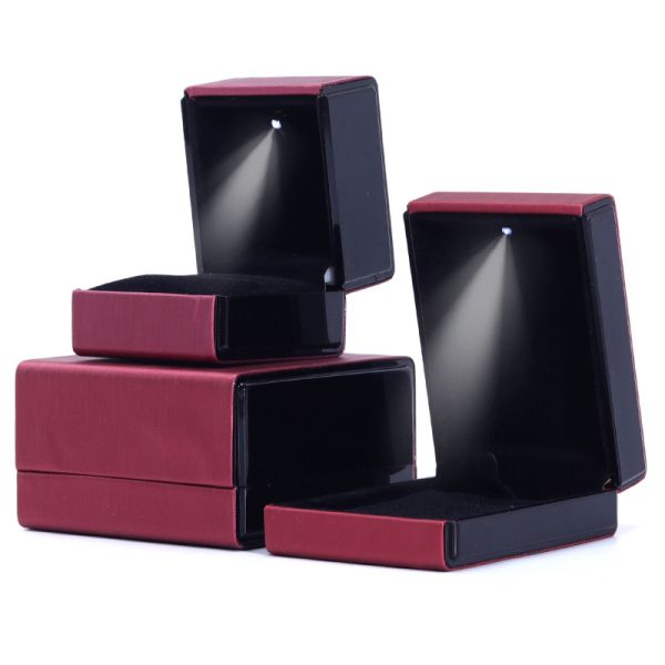 Hanhong Custom Logo LED Light Jewelry Box for Bracelets Necklaces and Rings in