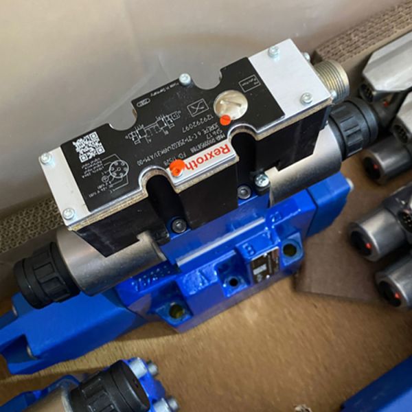 4WRZ10E3-85-7X/6EG24N9ETK4/D3M 4WRZ10E3-85-7X/6EG24N9ETK4/M 4WRZ10E3-85-7X/6EG24N9EK4/D3M Original proportional directional valve, German Rexroth