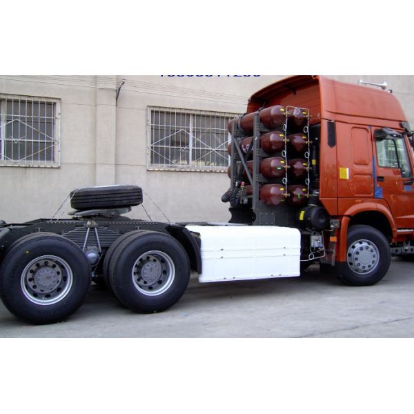 10 wheels Sinotruk Howo tractor truck / prime mover with luxury cabin and 12R20 tires