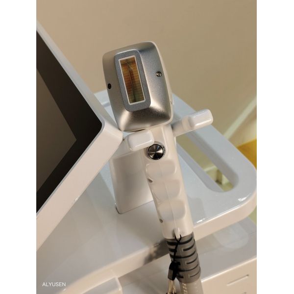 Diode Laser Hair Removal Machine Integrated Precombustion Power Supply 1600W