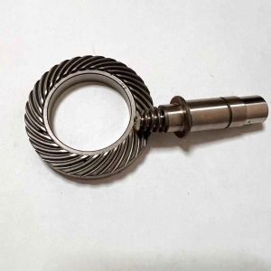 China Custom Industrial Hypoid Gear Made of 20CrMo with High Reduction Ratio and ISO 5-8 Grade Teeth Accuracy for High Precision on sale