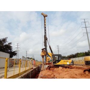 Auxiliary Winch Line Pull 60 kN Hydraulic Piling Rig / Pile Foundation Equipment