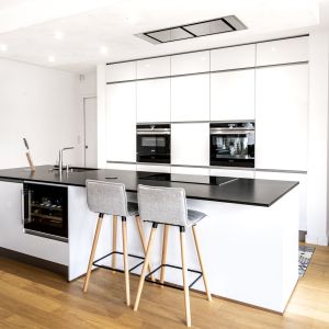 Luxury Scullery Handless Kitchen Cabinet Modern White Plain Lacquer Cupboard