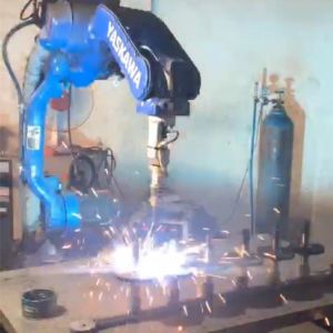 6 Axis Welding Robotic Arm Yaskawa AR2010 With CNGBS Robot Clothes For Automated