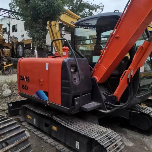 Made in Japan used Hitch ZX60 excavator 6 ton with original parts