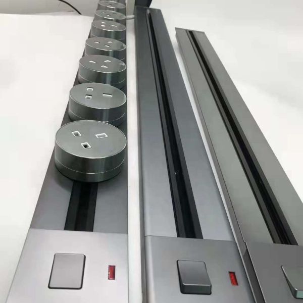 32A Rated Current Movable Power Track Socket with 8000W Max Power in Aluminum