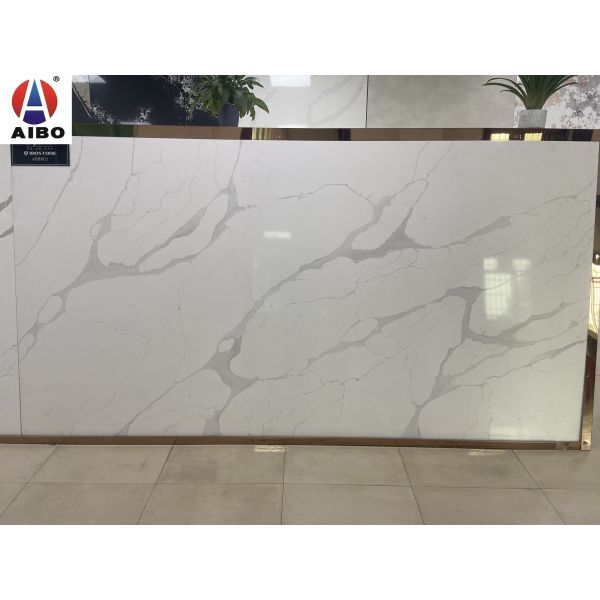 High Tenacity Calacatta white Quartz Stone Polished Surface Strong Crack