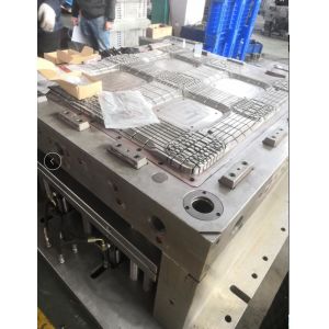 China Hot Runner Auto Injection Molding Machine For Large Plastic Pallet Molds on sale