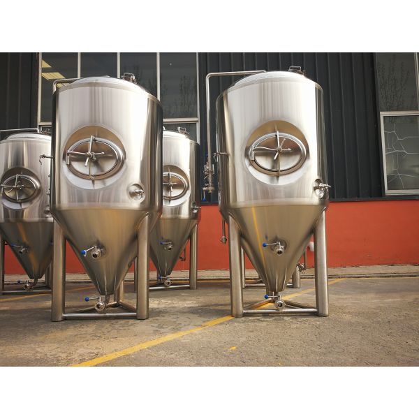 Large Beer Fermentation Tanks 4 Stainless Steel Legs With Leveling Foot Pads