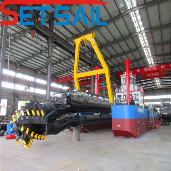 High Capacity Underwater Mud Pump Cutter Suction Sand Dredger for Dredging Operations