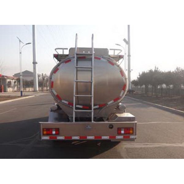 Double Seats 4x2 Fuel Tank Truck SINOTRUK HOWO 5m3 With Engine Chaochai And Cab 2080