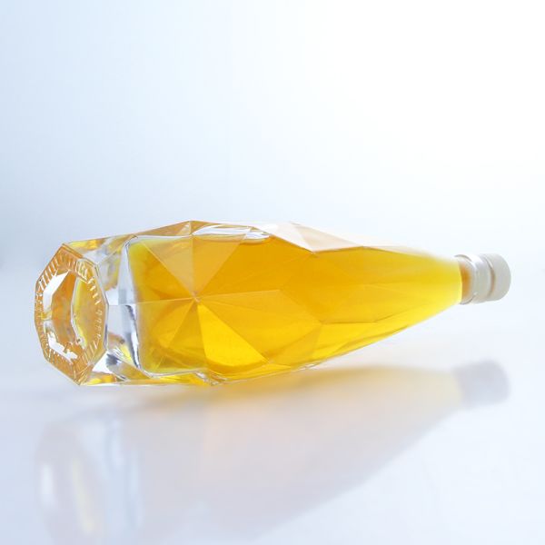 Clear or Customized Unique 750ml Whisky Vodka Spirit Glass Bottle for Liquor