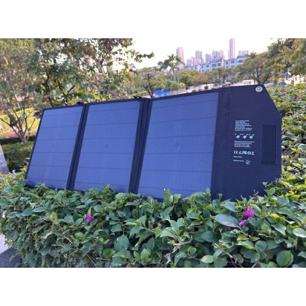 6-8 Hours Charging Time Foldable Camping Briefcase Solar Charger With Monocrystalline Silicon Solar Panel