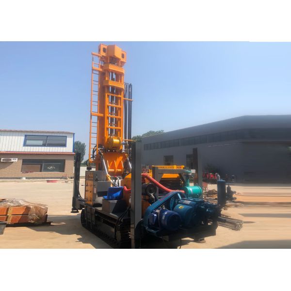 Buy Crawler Chassis Gas 300m Pneumatic Borewell Machine at wholesale prices