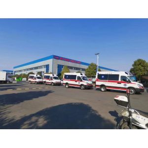 Ambulance with Overall Dimensions 5670 X 2011 X 2790 and Gross Weight Appro X 4000