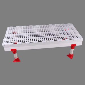 Coop grid floor, A floor that leaks chicken manure through the grille