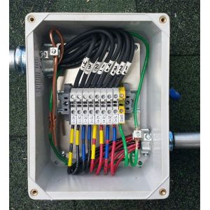 18 in 2out 1000vdc Solar Junction Ip65 Pv 4 String Combiner Box avoid damage to