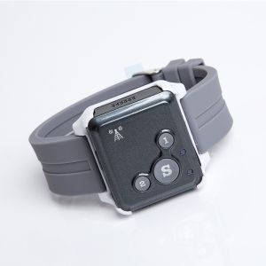 Reachfar rf-v18 mini personal real time gsm tracker for elderly/kids sos button