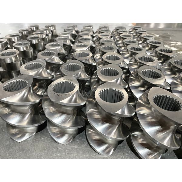 SUS440C Double Screw Extruder Machine Parts Screw Segments For Plastic Engineering