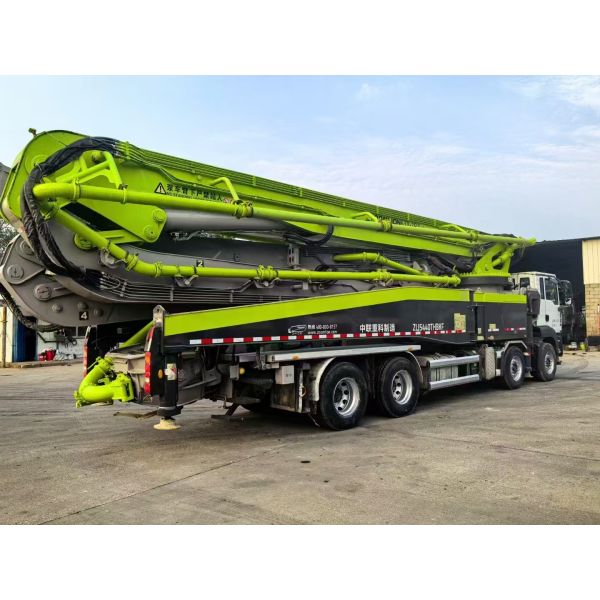 2020 ZLJ5440THBKF 63m Zoomlion 13804*2550*4000m National Six Sitrak Chassis White And Green Used Concrete Pump Truck