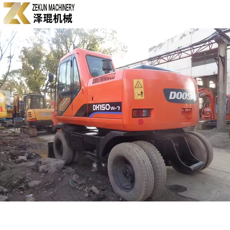 Used Doosan DH150W-7 Wheel Excavator in Dubai with 0.57m³ Bucket