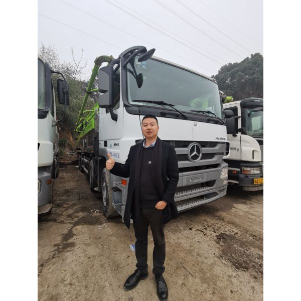 Buy Zoomlion 56m Batching Plate Mobile Pump Machinery for Customer Requirements Concrete Pump at wholesale prices