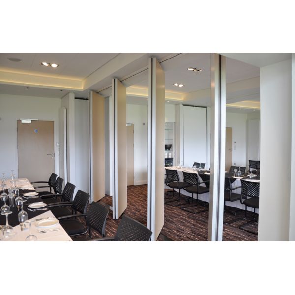 Aluminium Alloy Melamine Surface Folding Partition Walls , Interior Hotel Soundproof Room Dividers