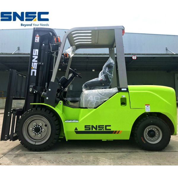 Fd40 Isuzu 4ton Standard Diesel Forklift with Engine and 5100kg Load Capacity