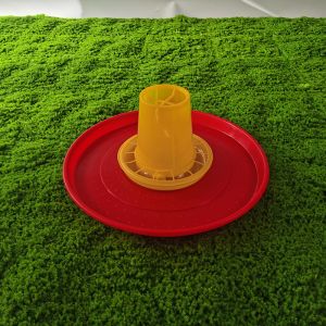 Lightweight Plastic Breeding Tools Hen Feeder Tray Chicken Cleaning And