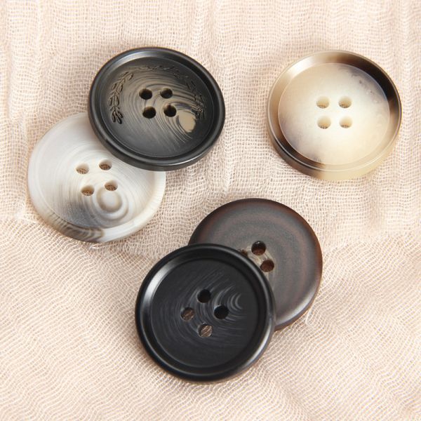 wholesale 16L 18L 20L 24L 28L dyeable 2holes/4holes polyester resin shirt button garment button