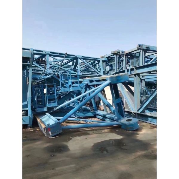 Buy Moving Type Car QTZ2000-120T Tower Crane with Medium Liter Capacity at wholesale prices