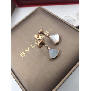China  DIVAS'DREAM earrings in 18 kt white gold with mother of pearl and diamonds on sale