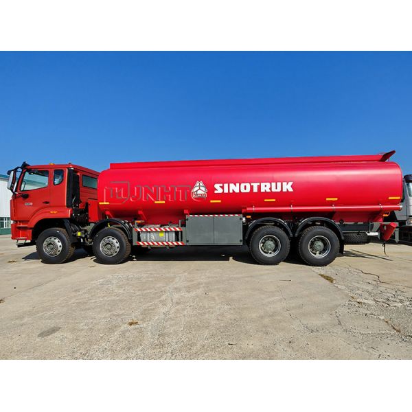 Howo NX Oil Tanker Trucks 8X4 400HP 30000 liters Fuel Transport Fuel Tanker Trucks