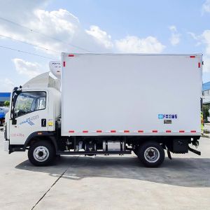 Manual Transmission 7 Tons Light Refrigerated Truck HOWO Refrigerator