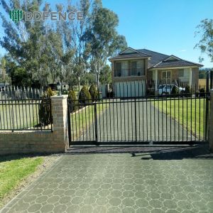 With Spikes Tubular Steel Fence Deterrent Feature