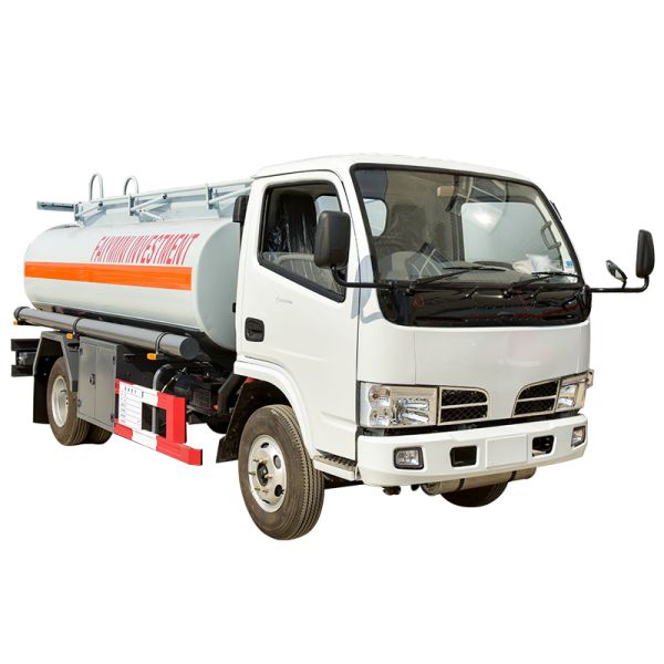 Custom Durable Fuel Oil Tanker Truck 5000KG Overall Equipment 4 6L Engine Capacity