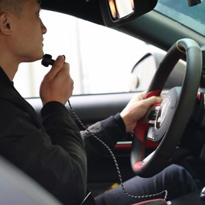 Portable Rechargeable Electric Shaver Lightweight High Practicality Ergonomics