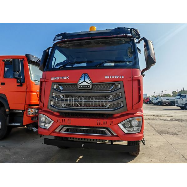 Howo NX Oil Tanker Trucks 8X4 400HP 30000 liters Fuel Transport Fuel Tanker Trucks