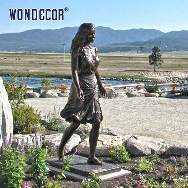 Customized outdoor garden decoration, life-size, a beautiful bronze statue of a woman