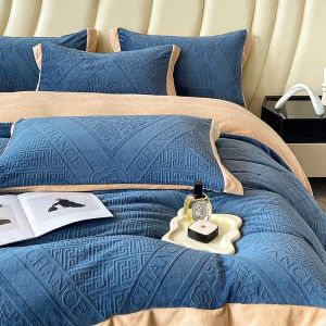 230g Carved Milk Velvet Winter Bedding Set Solid Pattern 4 Pcs for King Size