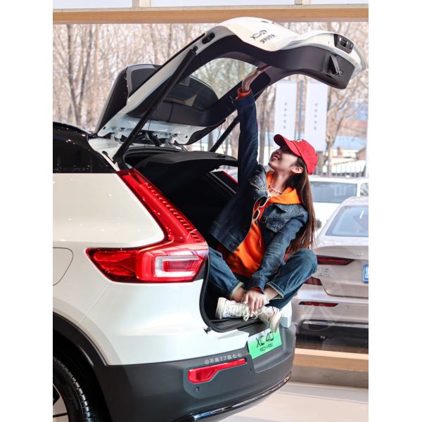 78kWh Battery Capacity Dual Motor Four-Wheel Drive Mobile APP Remote Control Electric SUV Cars VOL-VO XC40 RECHARGE AWD