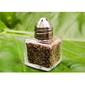 Elegant and Fashionable 3-Piece Set of Grinder and Shaker with Condiment for